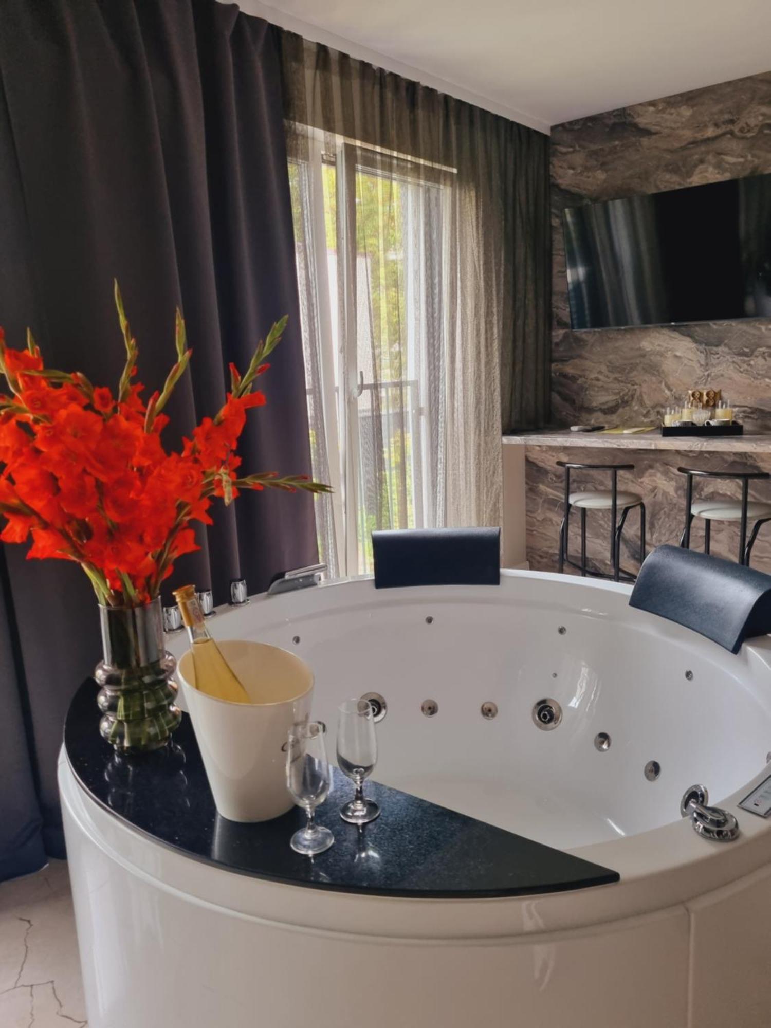 Apartament Jacuzzi Krasków Eksteriør bilde