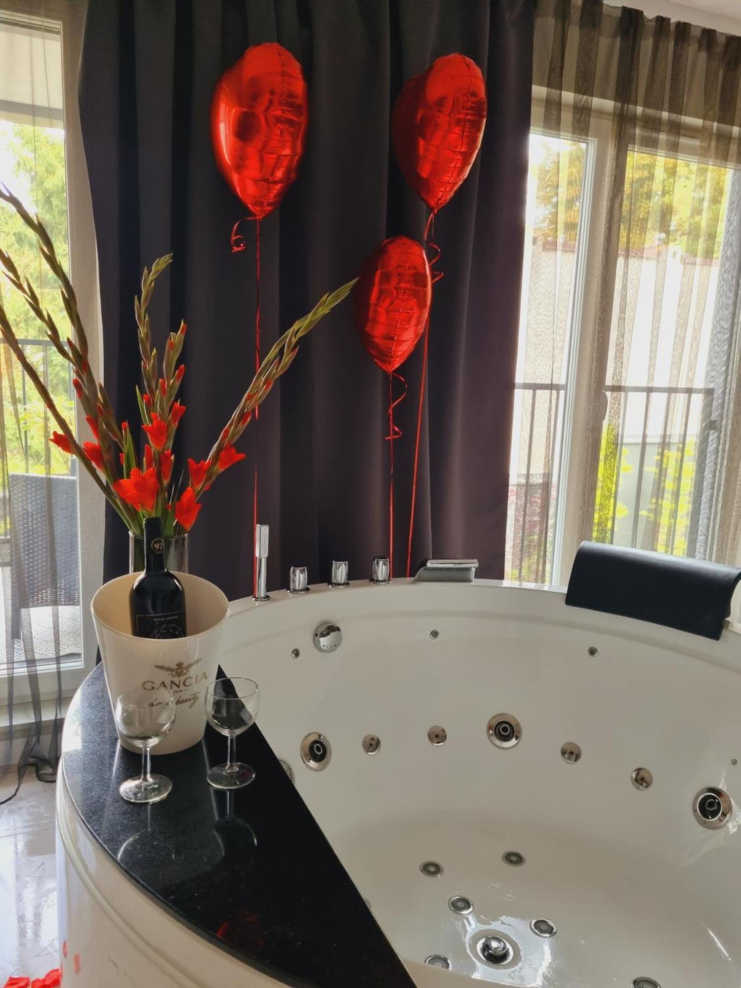 Apartament Jacuzzi Krasków Eksteriør bilde